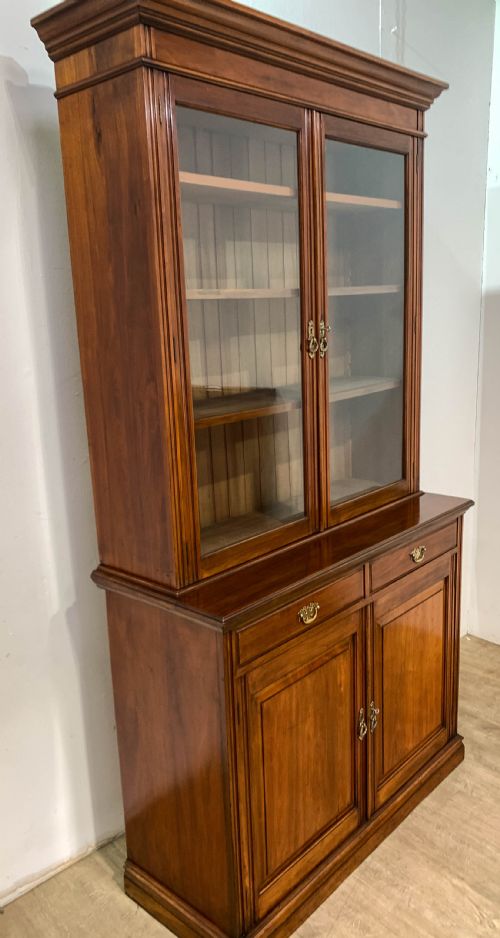 A VICTORIAN LIBRARY BOOKCASE IN WALNUT C 1890 - ADDITIONAL PHOTO 3