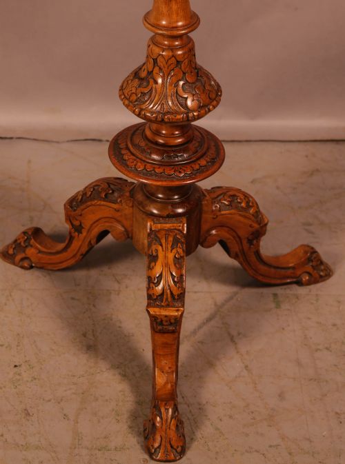 A VICTORIAN BURR WALNUT OCCAISIONAL TABLE - ADDITIONAL PHOTO 1