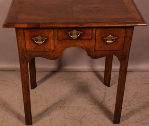 a george 1st period side table english walnut - CATEGORY: ANTIQUE TABLES - DATED 18TH CENTURY