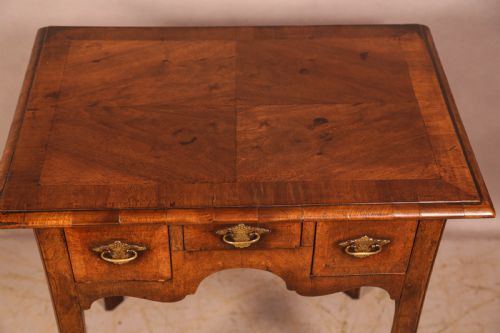 A GEORGE 1ST PERIOD SIDE TABLE ENGLISH WALNUT - ADDITIONAL PHOTO 2