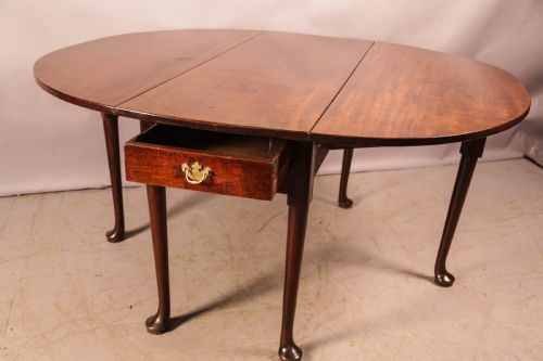 a georgian wakes table in solid mahogany - CATEGORY: ANTIQUE TABLES - DATED 18TH CENTURY