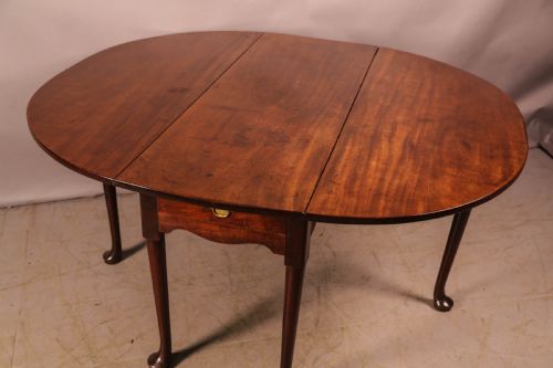 A GEORGIAN WAKES TABLE IN SOLID MAHOGANY - ADDITIONAL PHOTO 6