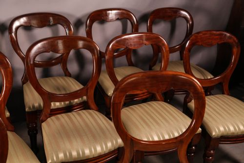 A SET OF 12 VICTORIAN MAHOGANY BALLOON BACK DINING CHAIRS - ADDITIONAL PHOTO 2