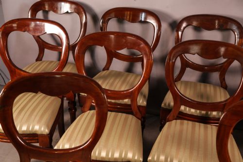 A SET OF 12 VICTORIAN MAHOGANY BALLOON BACK DINING CHAIRS - ADDITIONAL PHOTO 4