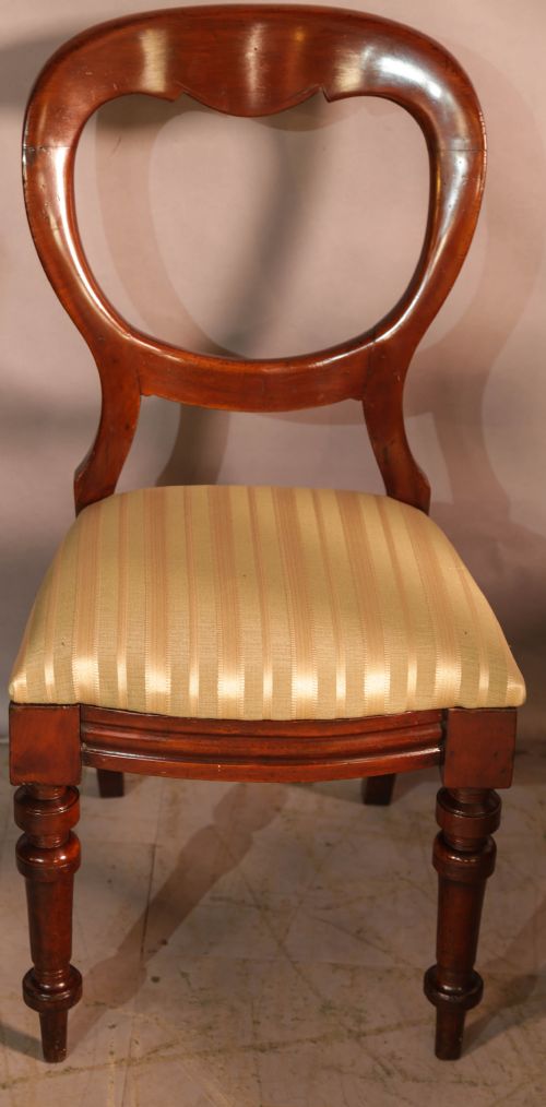 A SET OF 12 VICTORIAN MAHOGANY BALLOON BACK DINING CHAIRS - ADDITIONAL PHOTO 5
