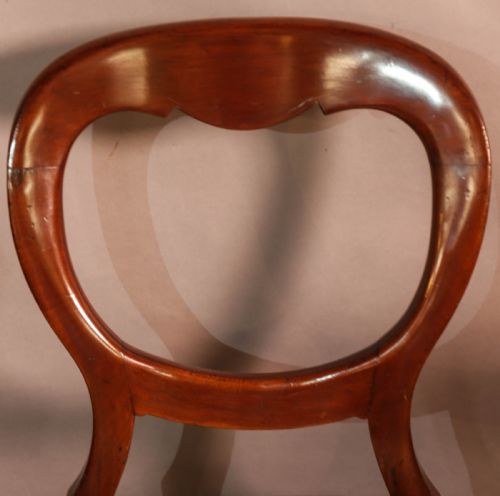 A SET OF 12 VICTORIAN MAHOGANY BALLOON BACK DINING CHAIRS - ADDITIONAL PHOTO 7