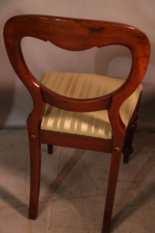 A SET OF 12 VICTORIAN MAHOGANY BALLOON BACK DINING CHAIRS - ADDITIONAL PHOTO 11