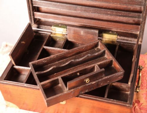 AN ANGLO INDIAN CAMPAIGN BOX IN ROSEWOOD - ADDITIONAL PHOTO 7