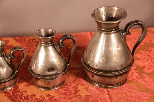 A SUPERB SET OF 6 HARVEST JUGS IN PEWTER POSSIBLY IRISH - ADDITIONAL PHOTO 6