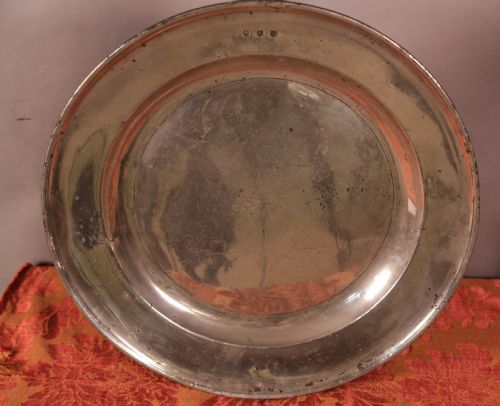 A SINGLE LARGE PEWTER CHARGER - ADDITIONAL PHOTO 2
