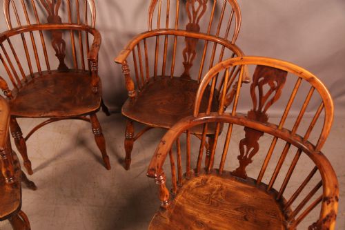 A RARE GENUINE MATCHING SET OF 4 YEW WOOD WINDSOR CHAIRS - ADDITIONAL PHOTO 4