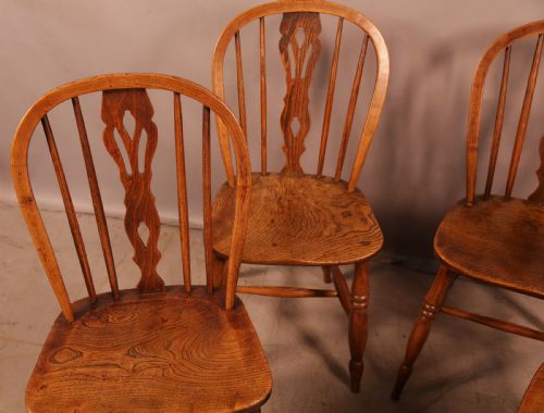 A MATCHING SET OF 4 ASH AND ELM KITCHEN WINDSOR CHAIRS - ADDITIONAL PHOTO 1