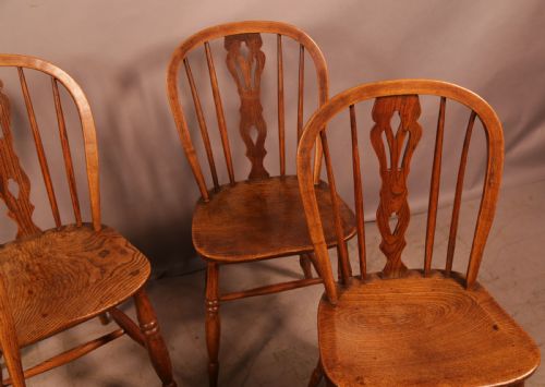 A MATCHING SET OF 4 ASH AND ELM KITCHEN WINDSOR CHAIRS - ADDITIONAL PHOTO 2