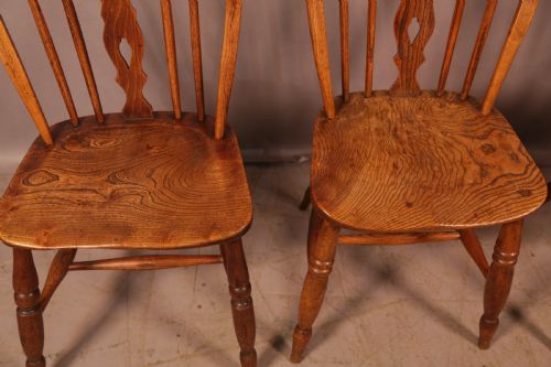 A MATCHING SET OF 4 ASH AND ELM KITCHEN WINDSOR CHAIRS - ADDITIONAL PHOTO 3