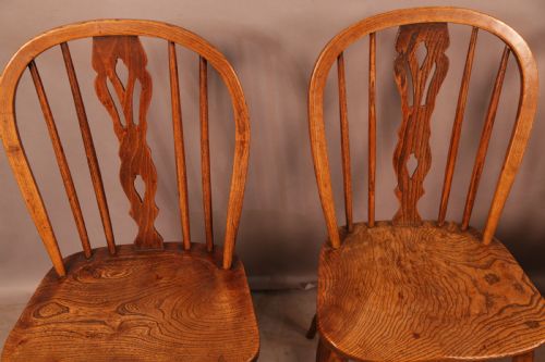 A MATCHING SET OF 4 ASH AND ELM KITCHEN WINDSOR CHAIRS - ADDITIONAL PHOTO 4
