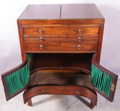 A GEORGIAN GENTLEMANS DRESSING CHEST - ADDITIONAL PHOTO 2