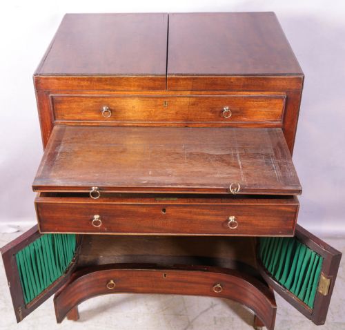A GEORGIAN GENTLEMANS DRESSING CHEST - ADDITIONAL PHOTO 4