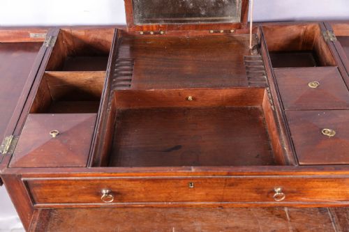 A GEORGIAN GENTLEMANS DRESSING CHEST - ADDITIONAL PHOTO 6