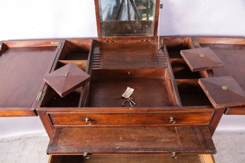 A GEORGIAN GENTLEMANS DRESSING CHEST - ADDITIONAL PHOTO 8
