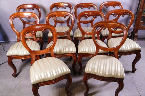A GOOD SET OF 10 VICTORIAN MAHOGANY BALLOON BACK DINING CHAIRS - ADDITIONAL PHOTO 1