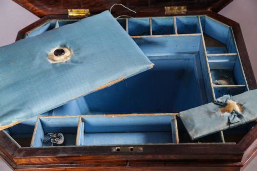 A VICTORIAN ROSEWOOD SEWING STAND - ADDITIONAL PHOTO 4