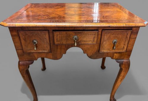A GEORGE I PERIOD LOW BOY IN WALNUT - ADDITIONAL PHOTO 4