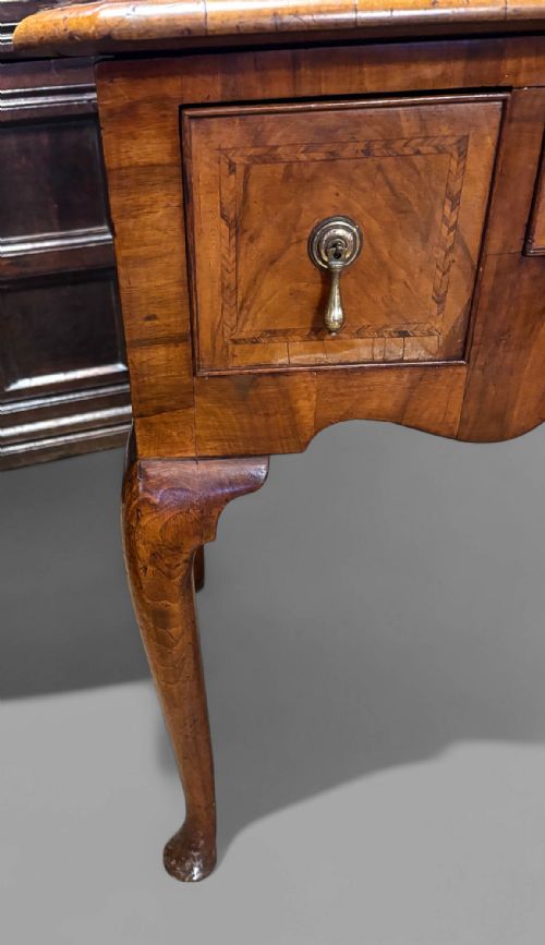 A GEORGE I PERIOD LOW BOY IN WALNUT - ADDITIONAL PHOTO 7