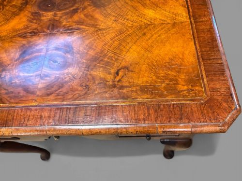A GEORGE I PERIOD LOW BOY IN WALNUT - ADDITIONAL PHOTO 1