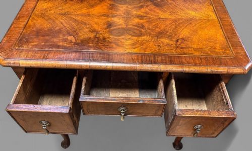 A GEORGE I PERIOD LOW BOY IN WALNUT - ADDITIONAL PHOTO 3