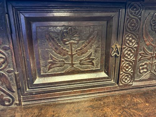 A VERY GOOD 17TH C LIVERY CUPBOARD - ADDITIONAL PHOTO 3