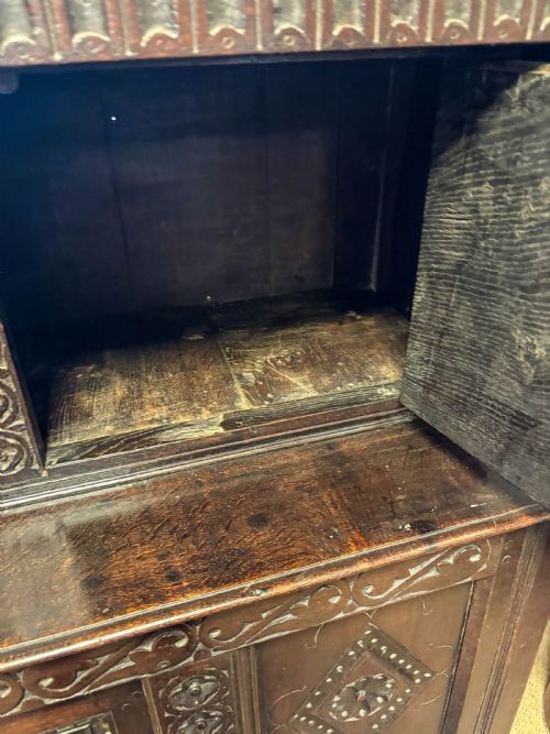 A VERY GOOD 17TH C LIVERY CUPBOARD - ADDITIONAL PHOTO 7