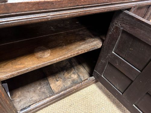 A VERY GOOD 17TH C LIVERY CUPBOARD - ADDITIONAL PHOTO 9