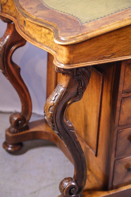 A GOOD VICTORIAN DAVENPORT DESK IN BURR WALNUT - ADDITIONAL PHOTO 7