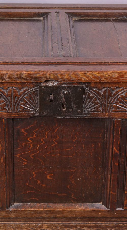A GOOD 17TH CENTURY OAK COFFER BOX - ADDITIONAL PHOTO 3