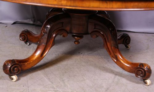 A VICTORIAN COFFEE TABLE IN BURR WALNUT - ADDITIONAL PHOTO 1