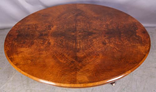 A VICTORIAN COFFEE TABLE IN BURR WALNUT - ADDITIONAL PHOTO 4