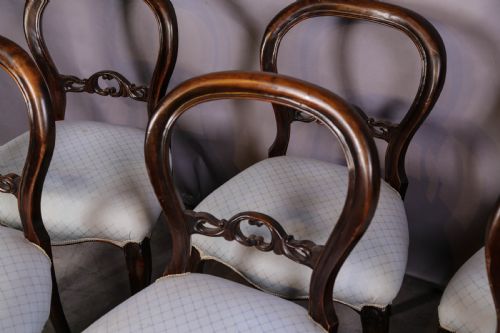 A SET OF 6 VICTORIAN BALLOON BACK DINING CHAIRS - ADDITIONAL PHOTO 6