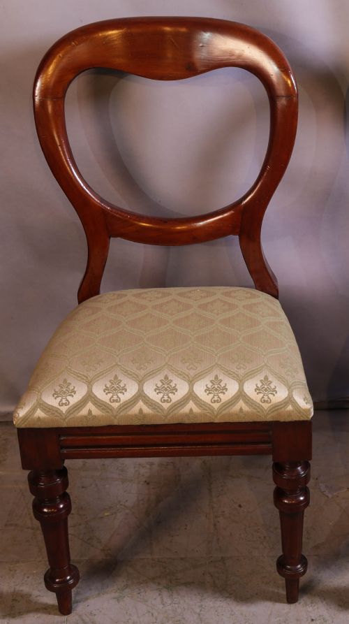 A SET OF 8 VICTORIAN MAHOGANY BALLOON BACK DINING CHAIRS C 1860 - ADDITIONAL PHOTO 4