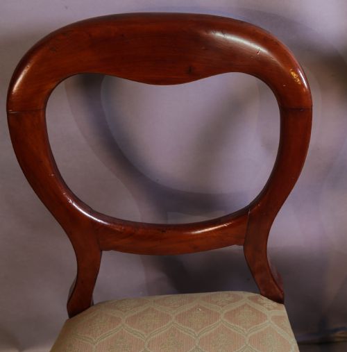 A SET OF 8 VICTORIAN MAHOGANY BALLOON BACK DINING CHAIRS C 1860 - ADDITIONAL PHOTO 6
