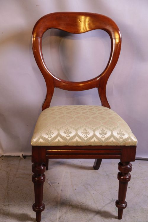A SET OF 8 VICTORIAN MAHOGANY BALLOON BACK DINING CHAIRS C 1860 - ADDITIONAL PHOTO 7