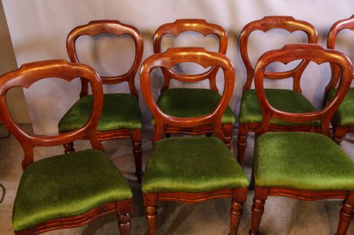 A SET OF 8 VICTORIAN MAHOGANY BALLOON BACK DINING CHAIRS - ADDITIONAL PHOTO 1