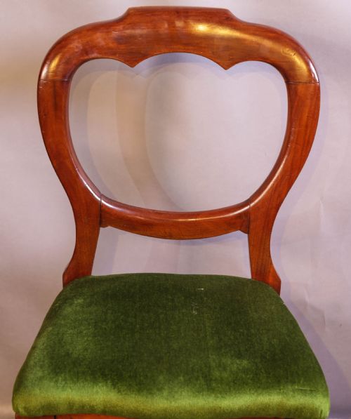 A SET OF 8 VICTORIAN MAHOGANY BALLOON BACK DINING CHAIRS - ADDITIONAL PHOTO 9