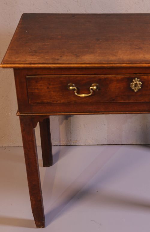 A GEORGIAN MAHOGANY SIDE TABLE - ADDITIONAL PHOTO 1