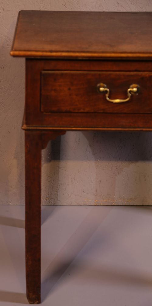 A GEORGIAN MAHOGANY SIDE TABLE - ADDITIONAL PHOTO 5