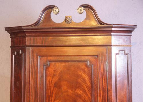 A TOP QUALITY GEORGIAN CORNER CUPBOARD IN MAHOGANY - ADDITIONAL PHOTO 2