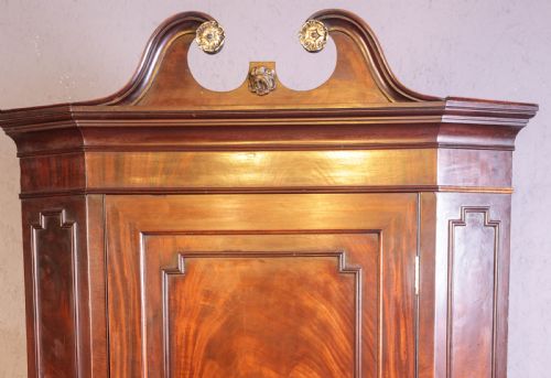 A TOP QUALITY GEORGIAN CORNER CUPBOARD IN MAHOGANY - ADDITIONAL PHOTO 5