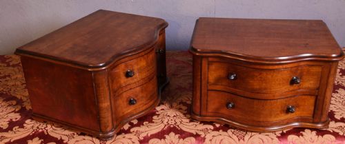 A PAIR OF TINY CHEST OF DRAWERS - ADDITIONAL PHOTO 4