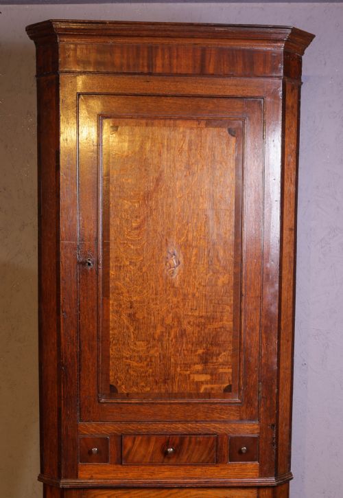 A FULL HEIGHT 2 STAGE CORNER CUPBOARD GEOGIAN - ADDITIONAL PHOTO 1