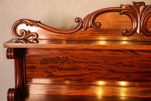 A GOOD VICTORIAN MAHOGANY WALL SHELF - ADDITIONAL PHOTO 7