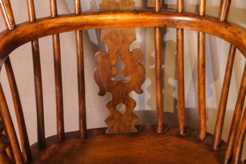 A GOOD YEW WOOD LOW BACK WINDSOR CHAIR BURR BACK SPLAT - ADDITIONAL PHOTO 7